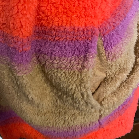 Vests - Picture 4 of 5